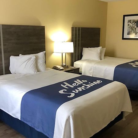 Days Inn By Wyndham Cape Carteret Near Emerald Isle エクステリア 写真