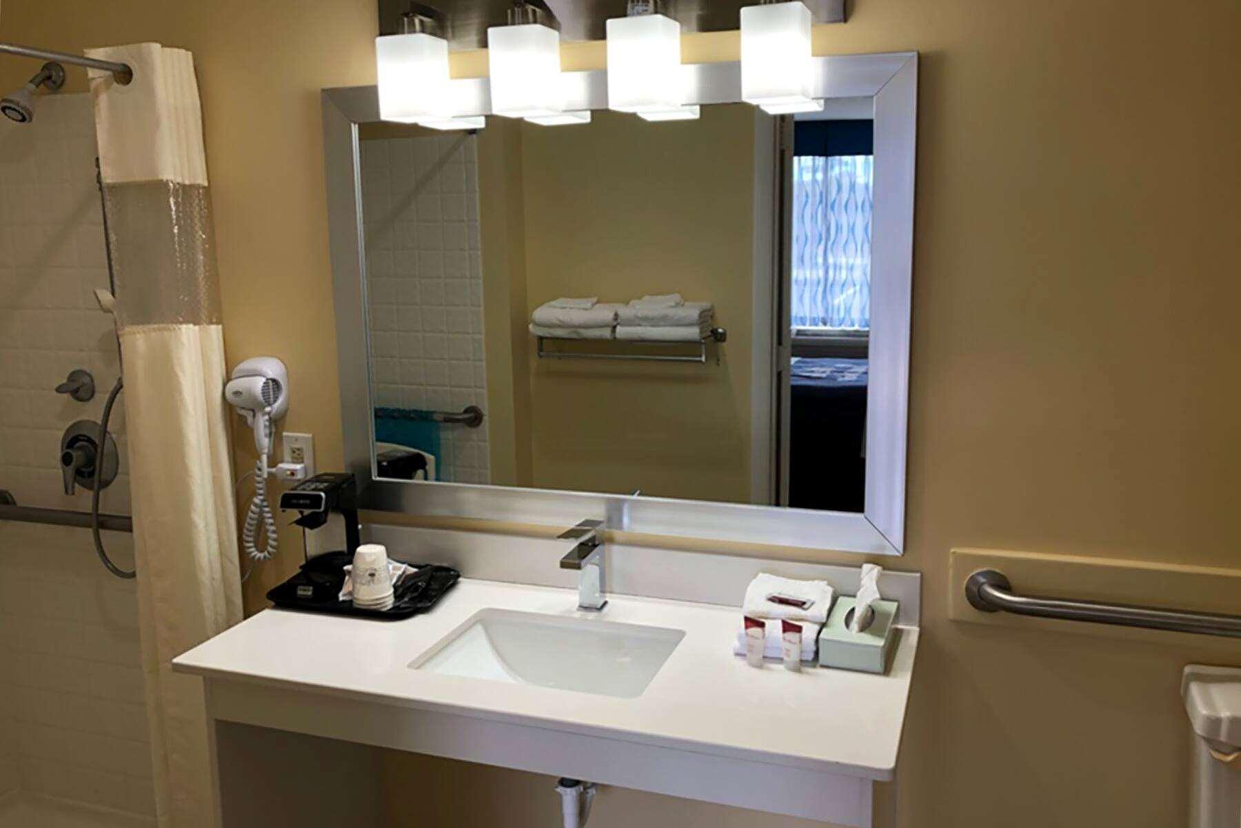 Days Inn By Wyndham Cape Carteret Near Emerald Isle エクステリア 写真